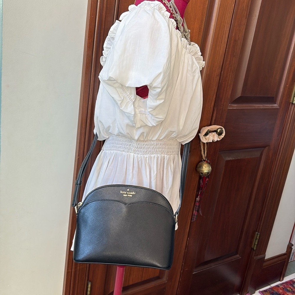 Kate Spade  Crossbody bag  Saffiano Leather  black   sweetheart cut front & back - Picture 3 of 16